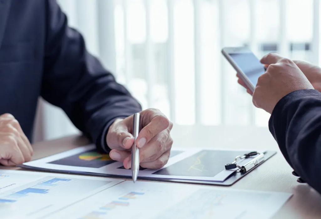 Perintätoimisto auttaa yrityksiä saaman velat takaisin nopeasti.