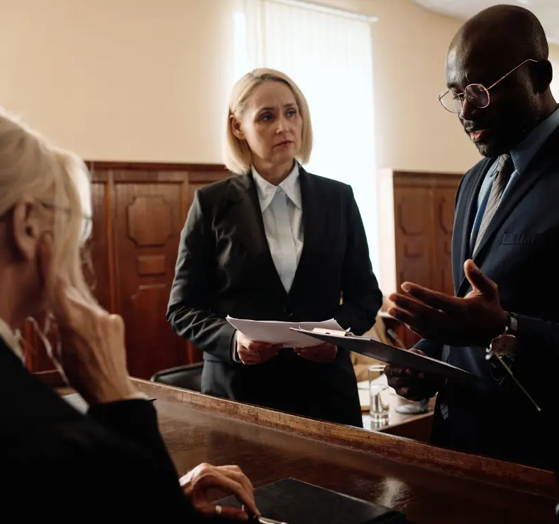 Mikäli maksua ei saada perinnässä, velkoja voi siirtää asian ulosottoon. Tällöin velallisen varoja voidaan ulosmitata – eli käytännössä viranomainen huolehtii maksun perimisestä ja voit saada saatavasi takaisin.